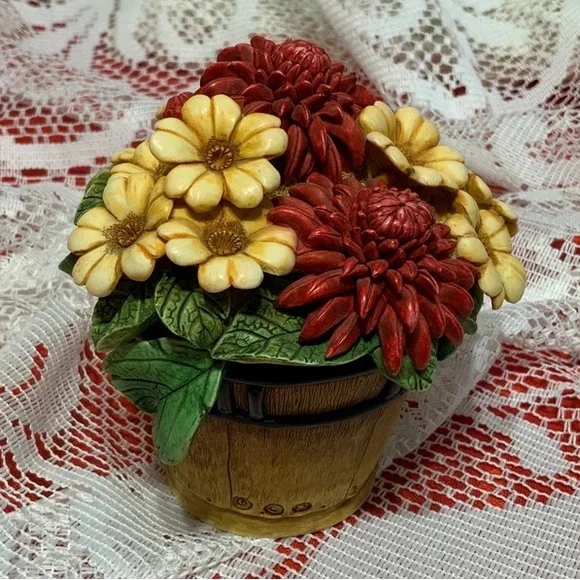 Mother’s Day Bouquet Harmony Kingdom Garden - Picture 4 of 9